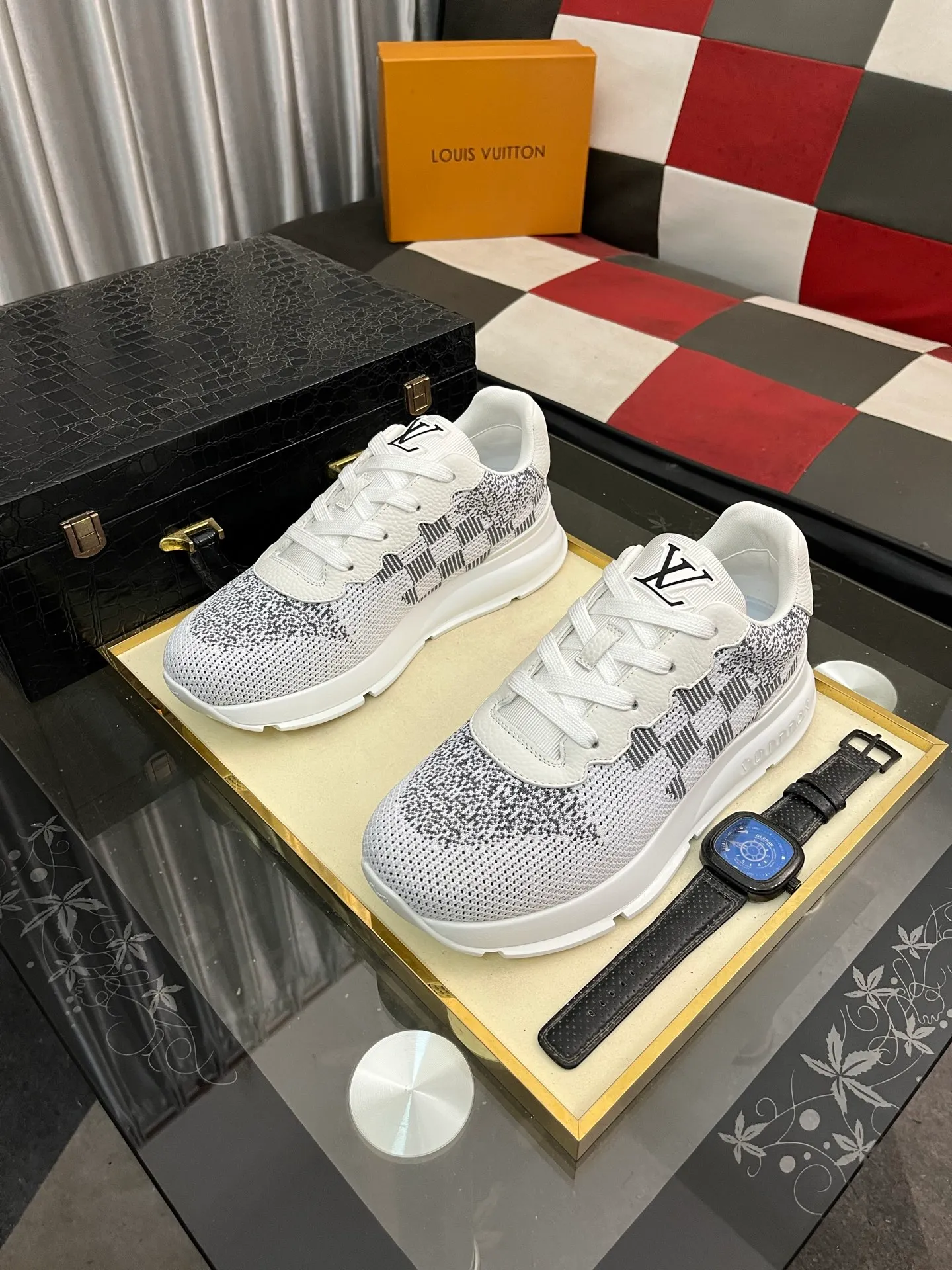 Men's Men's Shoes 💰640⌚️⌚️LV TARINE Louis Vuitton L Family Donkey Brand Casual Sports Shoes Skateboard Shoes Original purchase, development and production This LV Trainer sneaker is made of cow leather to create a complex upper, which requires several hours of ingenious sewing to complete. Inkjet printing renders a unique retro effect, and the classic configuration is from the hands of Virgil Abloh, showing the inspiration of retro basketball shoes. Exquisite packaging at the delivery counter🛍📦 ▪️Fabrics: Original customized first-layer cowhide ▪️Inner lining: Original customized breathable mesh ▪️Outsole: Original molded two-color TPU combination outsole ▪️Size: 38-44